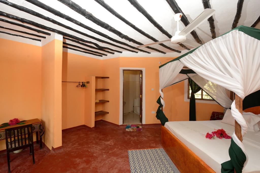 Kaure Sand Beach Lodge Uroa Room photo